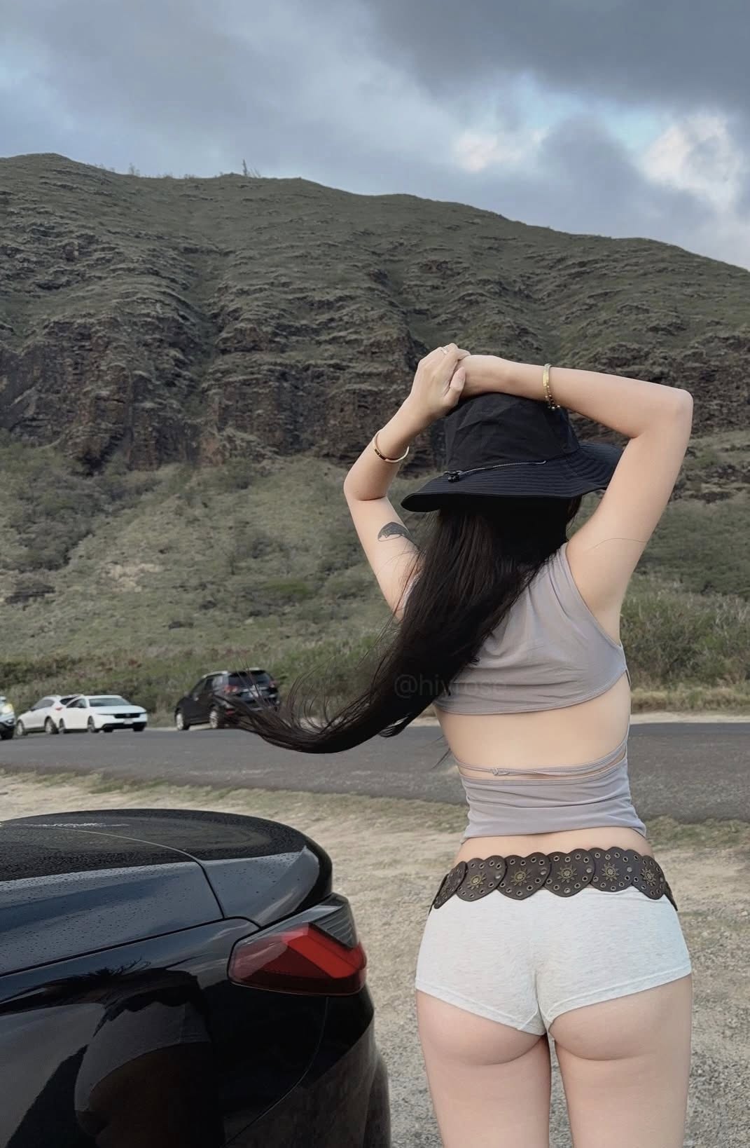 Gái Xinh Đeo Mắt Kính Nét Đẹp Vượt Thời Gian Và Sức Hút Vĩnh Cửu Trong Xã Hội Hiện Đại