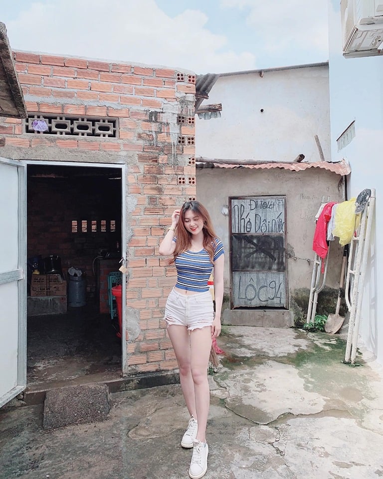 Ảnh Chân Con Gái Đẹp Tuyển Tập Các Khoảnh Khắc Dễ Thương Khiến Trái Tim Bạn Tan Chảy