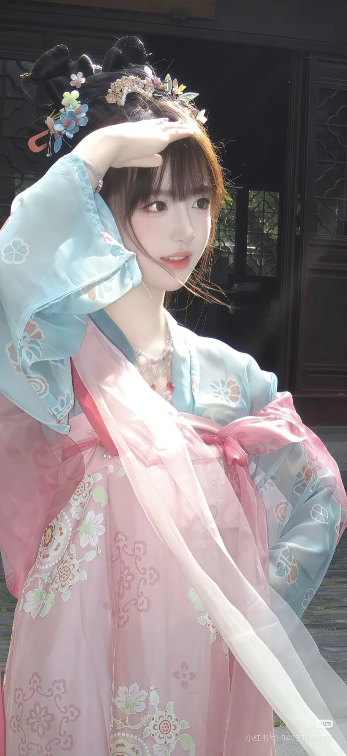 Ảnh Cô Gái Tóc Ngang Vai – Bí Quyết Và Xu Hướng Để Tỏa Sáng Qua Vóc Dáng Chân Thẳng, Thon Gọn