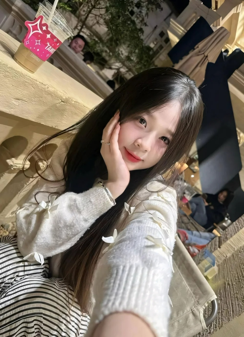 Gái Xinh Đeo Kính Tuyển Chọn Những Hình Ảnh Đáng Yêu Nhất Để Thể Hiện Cá Tính Của Bạn